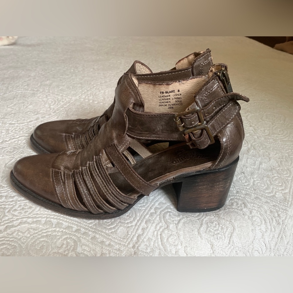 Freebird Blake Distressed Brown 2.5” Heeled Sandals Size 8